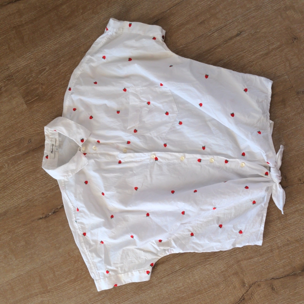 Madewell Embroidered Short-Sleeve Tie-Front Shirt in Fresh Strawberries